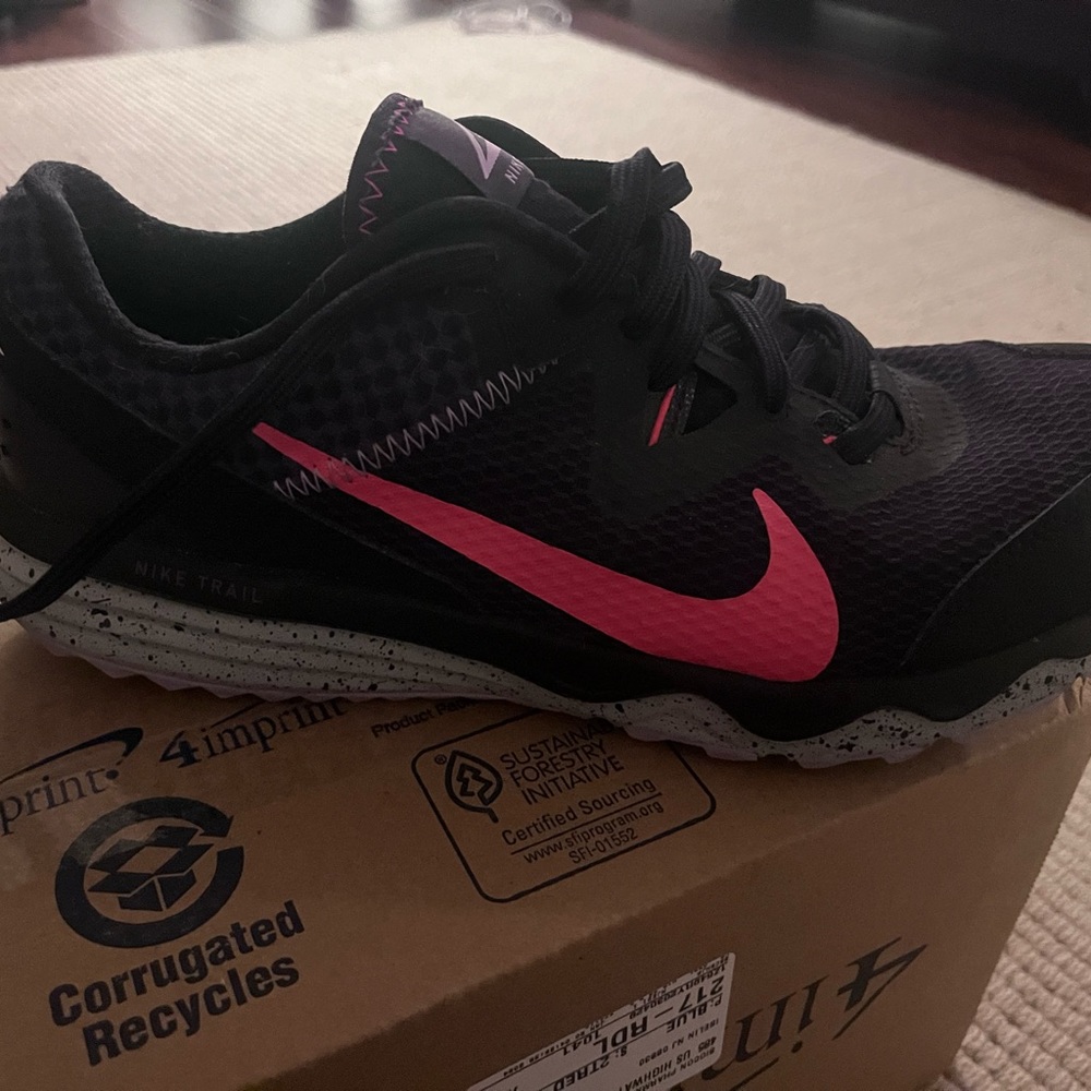 Nike Womens Juniper Trail CW3809-014 Black
Pink Running Shoes Sneakers Size 9